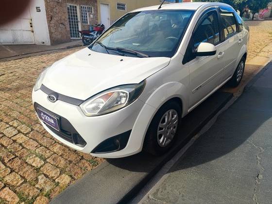 FORD FIESTA 1.6 ROCAM SE SEDAN 8V FLEX 4P MANUAL